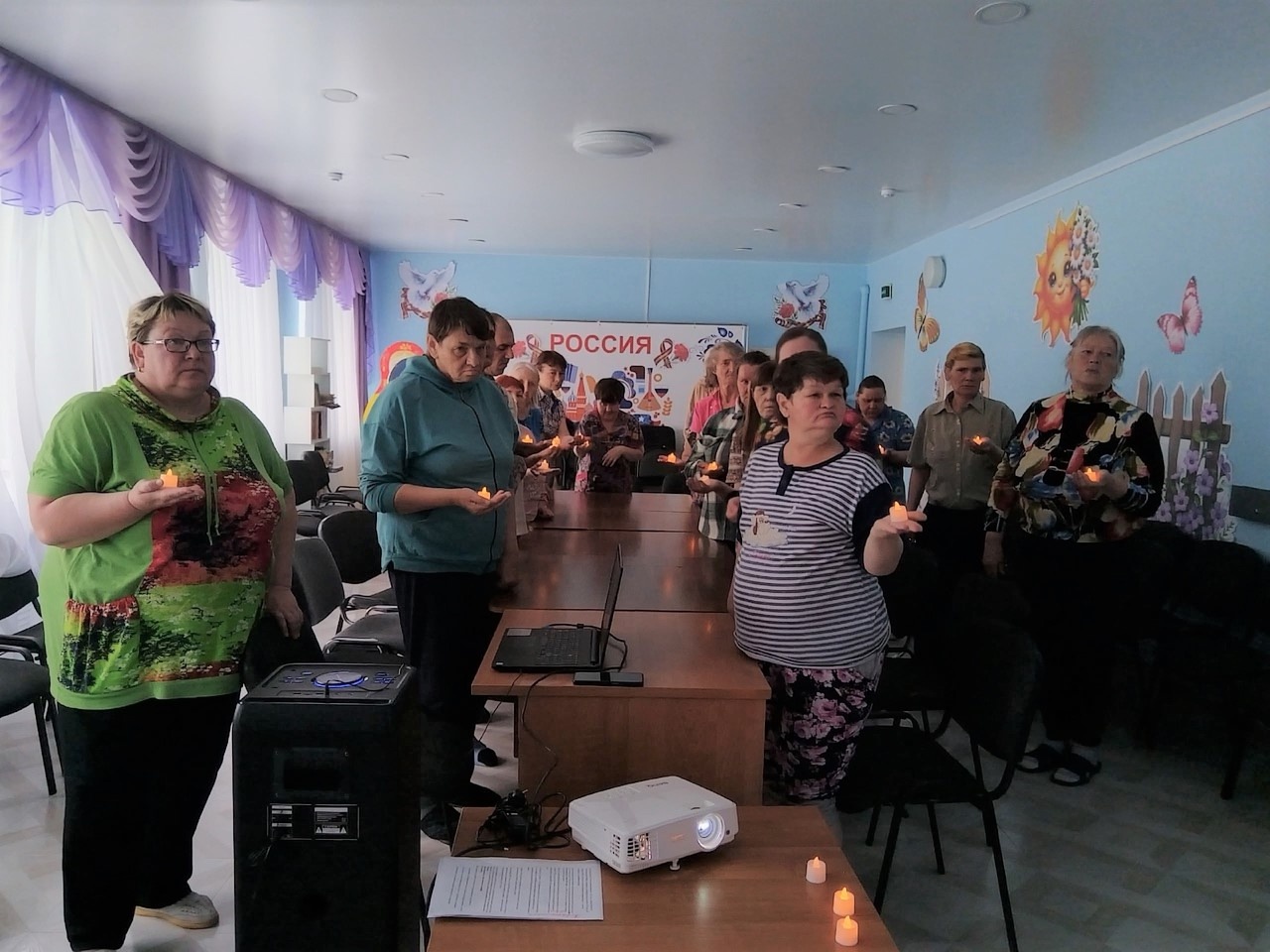 Получатели социальных услуг ежегодно принимают участие в акции "Свеча памяти".
