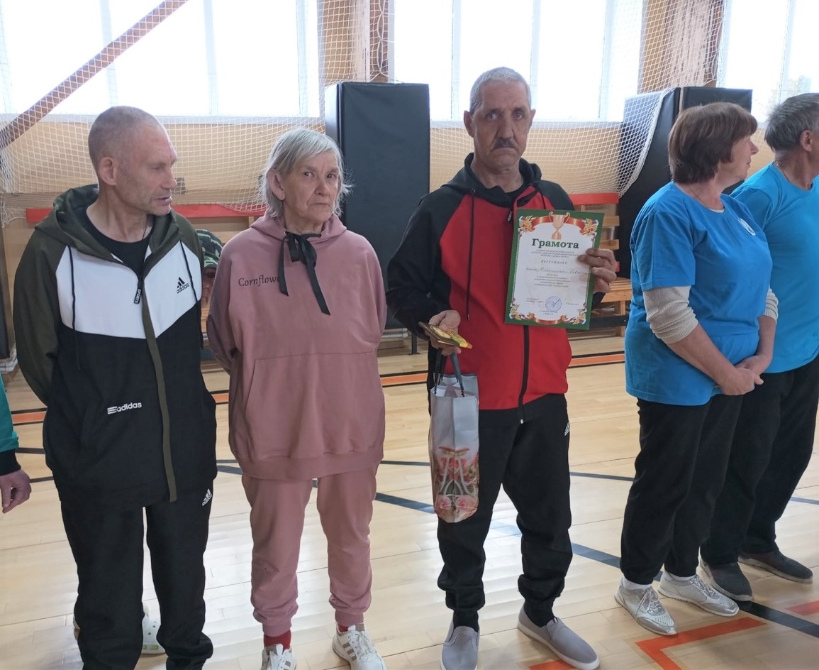 Наша команда приняла участие в соревнованиях среди пенсионеров и ветеранов Кирилловского муниципального округа, посвящённых Дню пожилых людей.