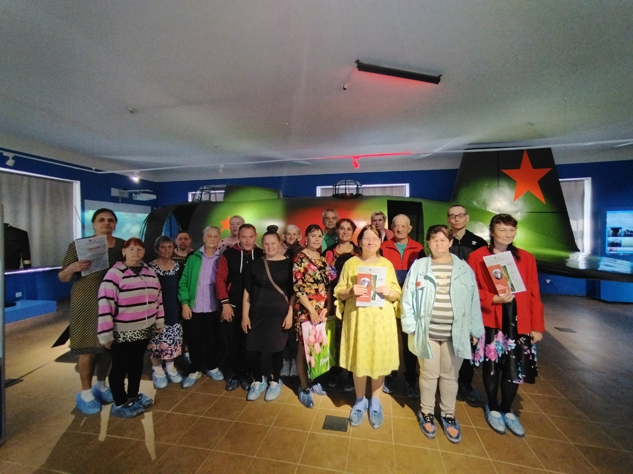 Кирилло-Белозерский музей-заповедник наградил победителей патриотического проекта - областного конкурса рисунков «Герои без срока давности», посвящённого 80-летию Победы в Великой Отечественной войне. Среди награжденных и наши ребята.