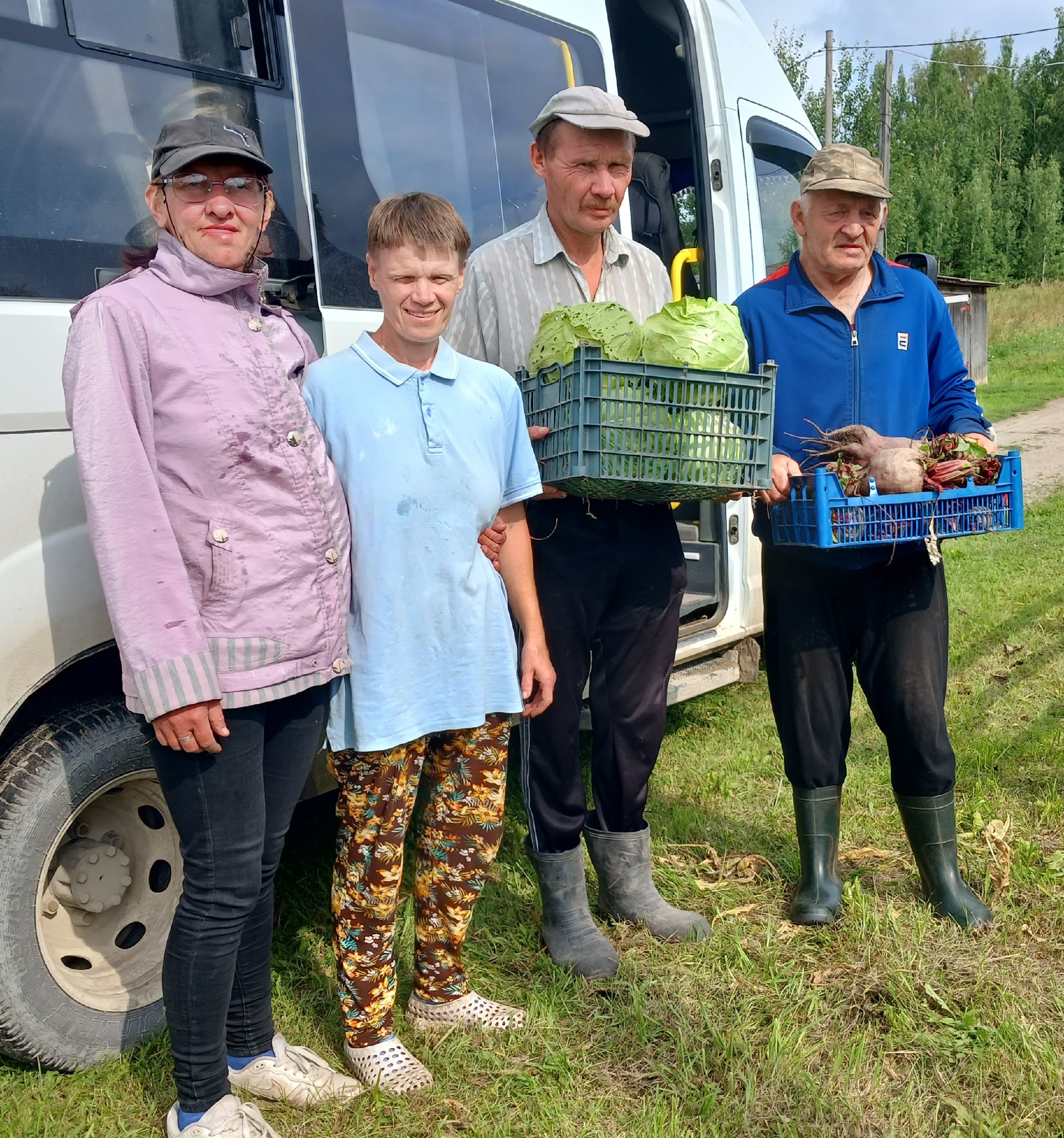 Сегодня в нашем учреждении был снят очередной урожай огурцов, кабачков, помидоров, свеклы, лука, редиса.