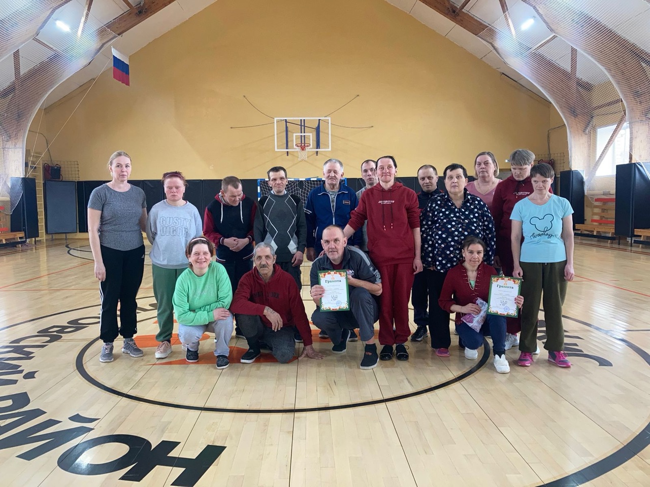 В преддверье Всемирного дня здоровья получатели социальных услуг покоряли спортивные вершины в физкультурно-оздоровительном комплексе города Кириллова.