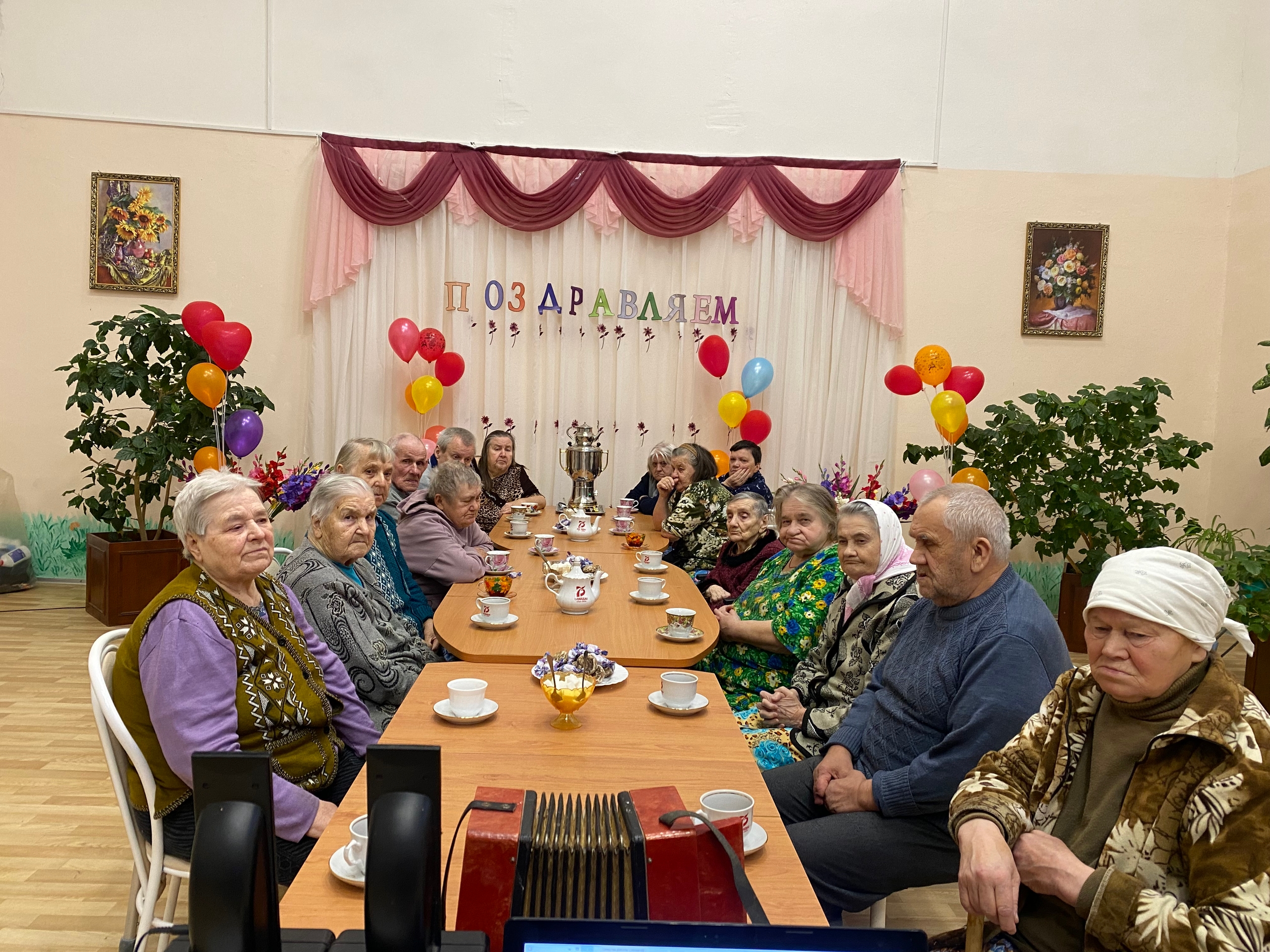 В геронтопсихиатрическом отделении прошли посиделки «Гармонь - душа моя».