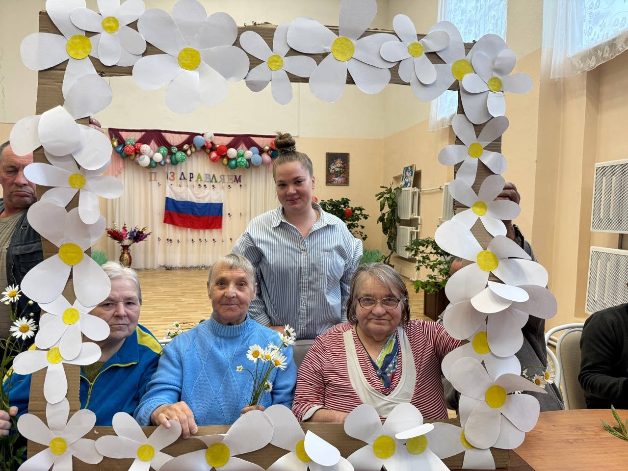 В праздник Дня семьи, любви и верности в геронтопсихиатрическом отделении прошло мероприятие «Загляните в семейный альбом».