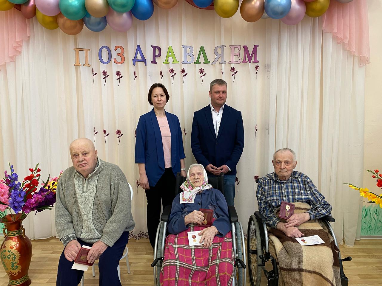 Ветеранам геронтопсихиатрического отделения вручены юбилейные медали «80 лет Победы в Великой Отечественной войне 1941-45 годов».