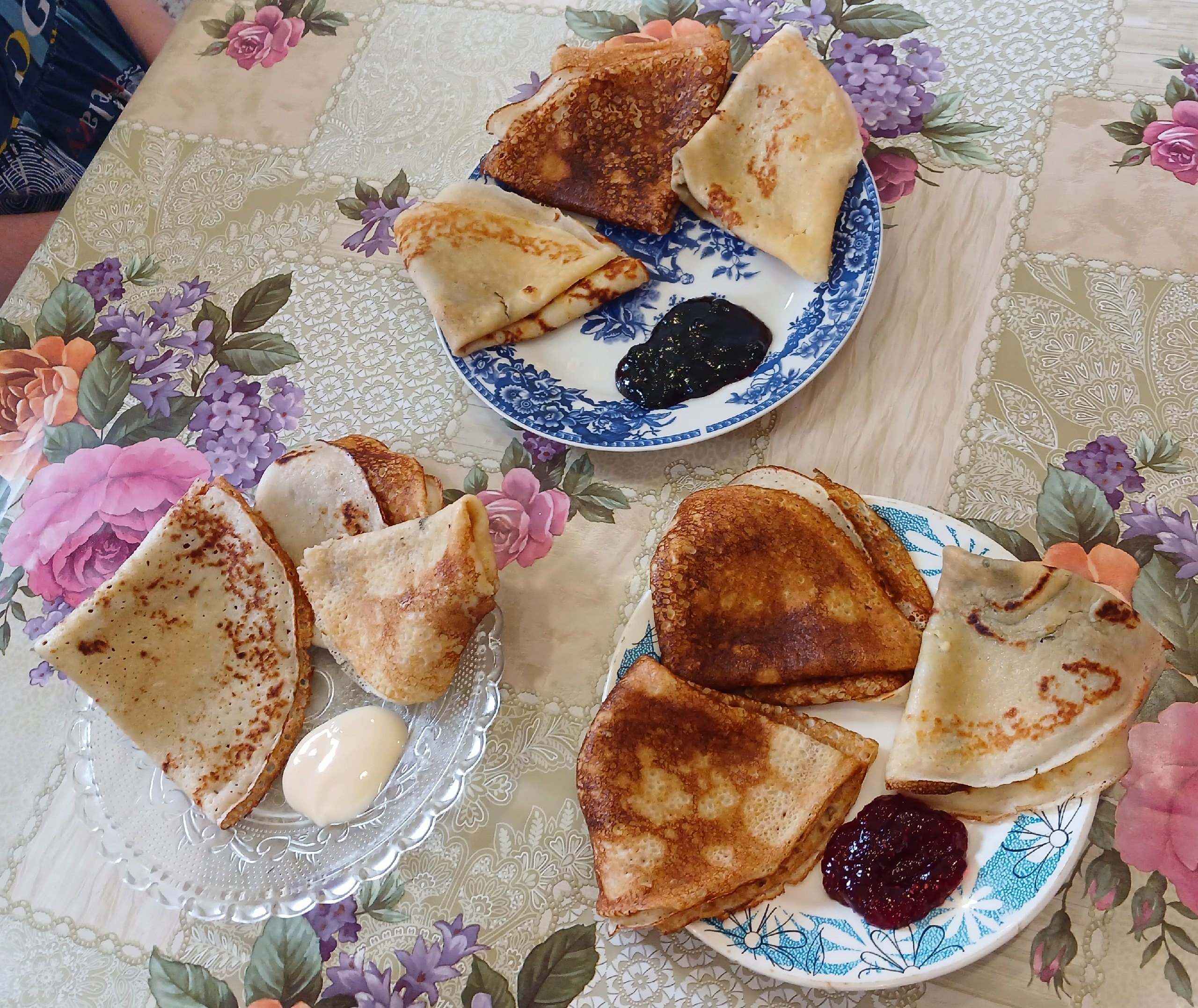 На нашей кухне сегодня царила особая атмосфера – мы готовили блины!